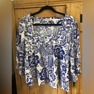 Rachael Zoe cottage odd Floral Blue and White Women's Top - roomy medium